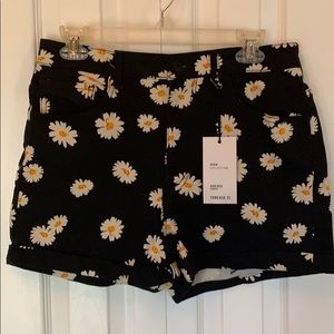 Flowery shorts Forever 21